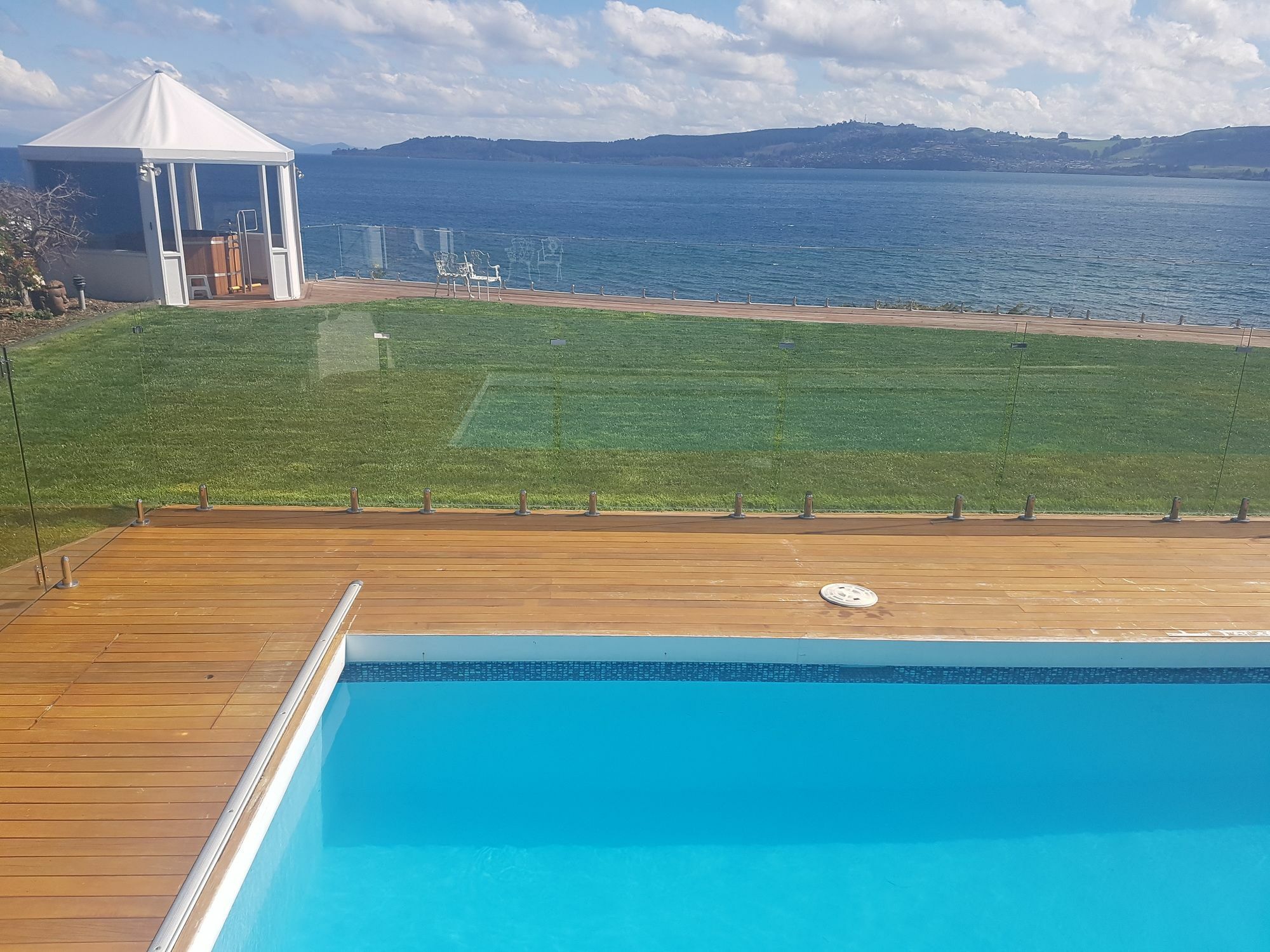 Spectacular Lakefront Home Taupo Exterior photo