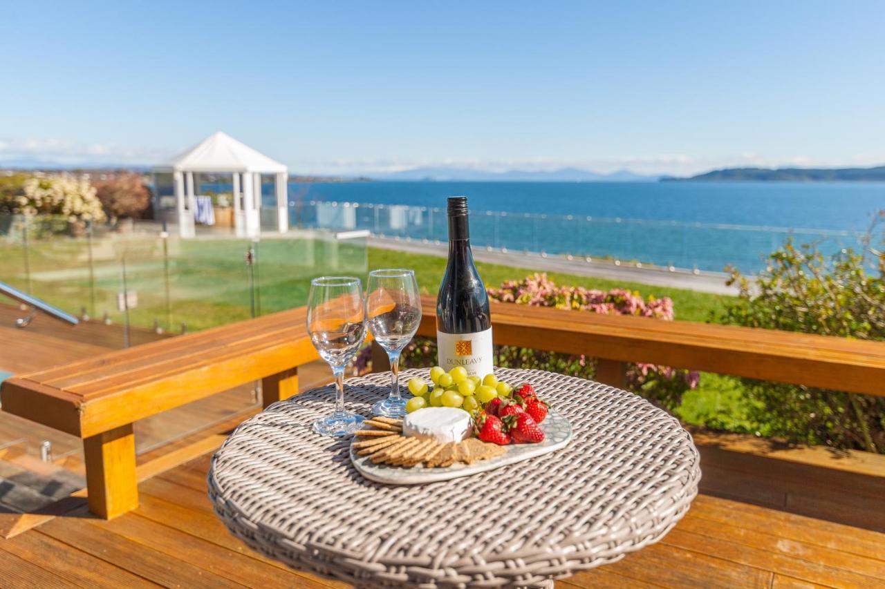 Spectacular Lakefront Home Taupo Exterior photo